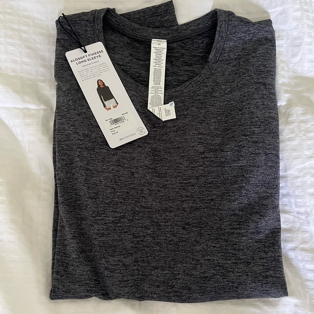 NEW WITH TAGS Alo long sleeve workout top
